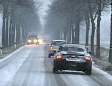 Verschneite Strassen und Eisglätte erschweren das Fahren im Winter. Foto: Auto-Reporter/Continental